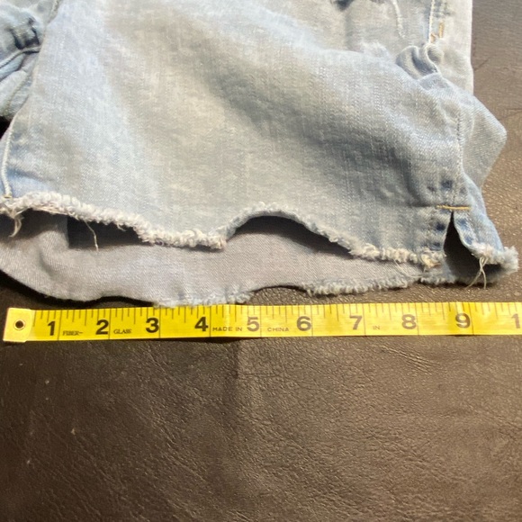 Seven7 Weekend Short High-Rise Jean Shorts with Mild Distressing Size 4 - Picture 12 of 13